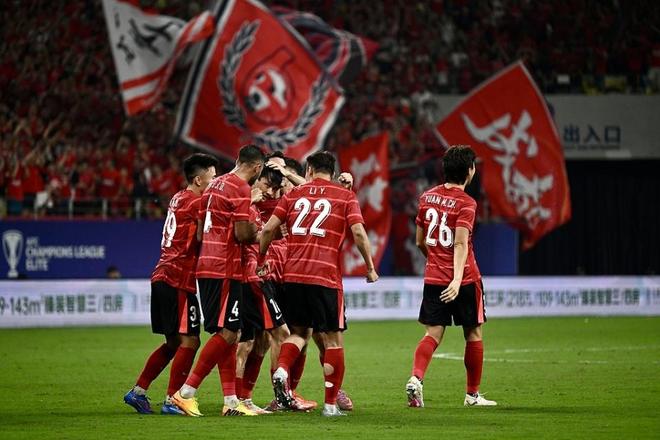 正赛首秀！亚冠-蔚山VS蓉城首发：4外援强阵，韦世豪、刘殿座替补