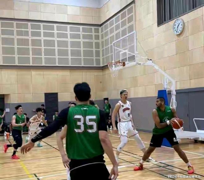 上海男籃全華班出戰(zhàn)以73比76輸給了韓國K聯(lián)賽的水原KT