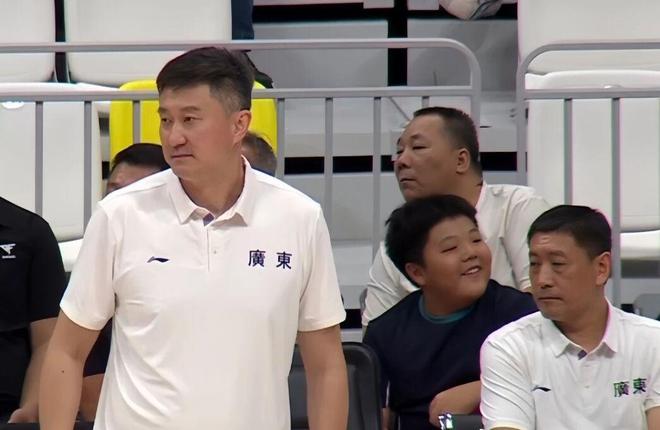 广东7分完胜澳洲劲旅，徐杰34+11+6张昊10+8+5，杜锋表扬三人！