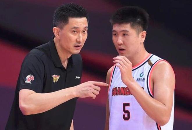 前广东男篮神射锋线和新疆男篮合练，场均12.2分，刘玮非常满意