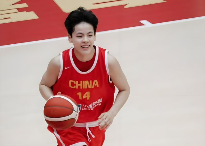 女篮新大腿诞生！不是韩旭，也不是张子宇