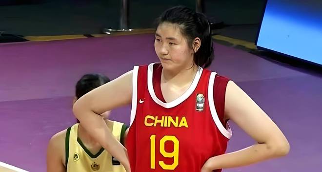 张子宇太慢了！2米26神兽两场6失误7犯规！有3大短板让宫鲁鸣发愁