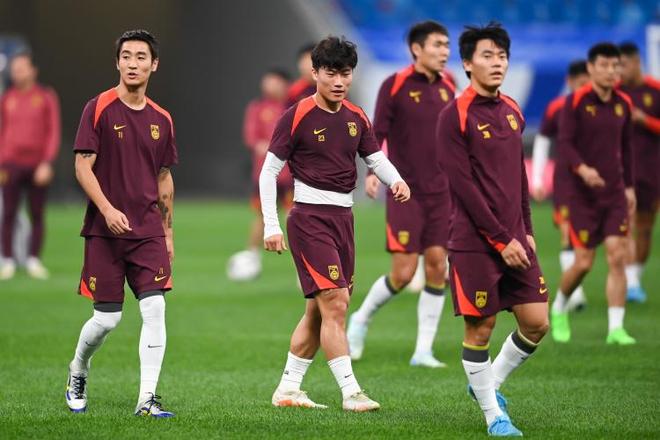 男篮影响国足选帅！本土教练迎来曙光，或效仿郭士强，2人选适合