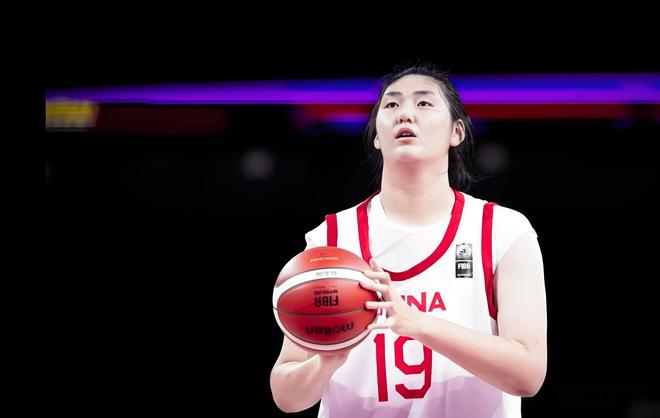 山东女篮主帅：我们正在全力争取签下张子宇，还有细节需洽谈