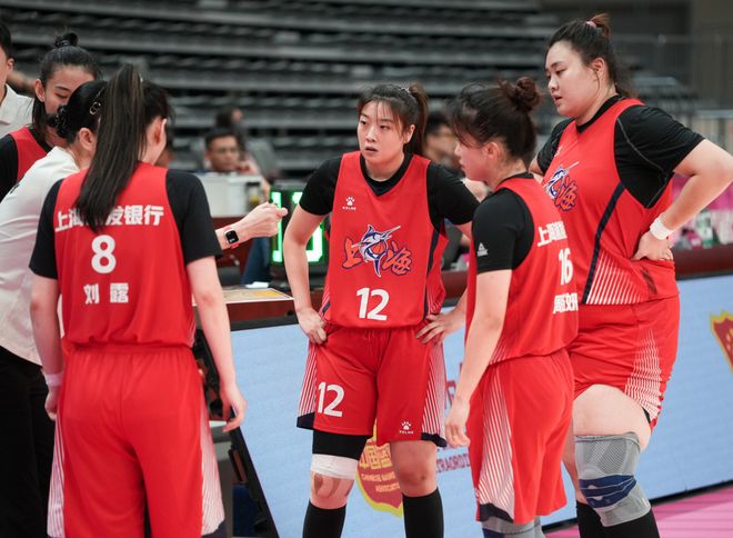 得分第6+篮板第3！高中毕业直升职业赛场 1.86米小李梦再入女篮？