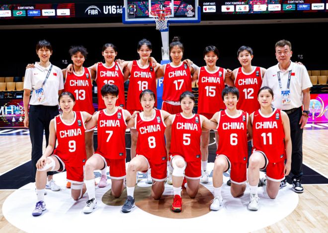 首秀38+8三分无愧第一尖刀！1.78米小李梦早有MVP傍身 李导没走眼