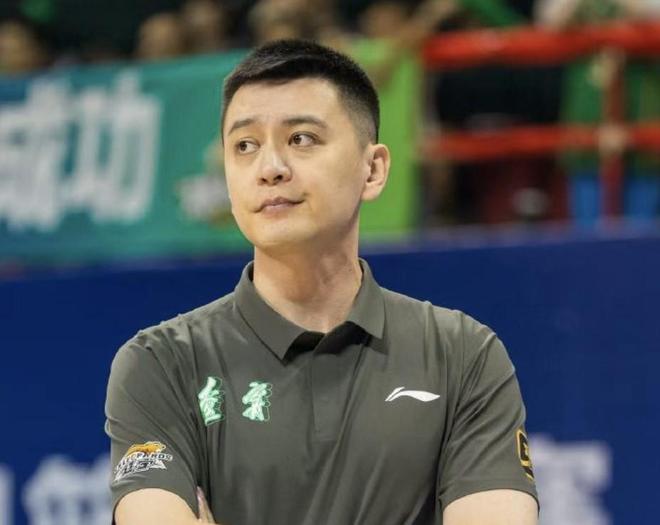 杨鸣：外界的质疑和贬低一直伴随球队，我们有底蕴会拼尽全力