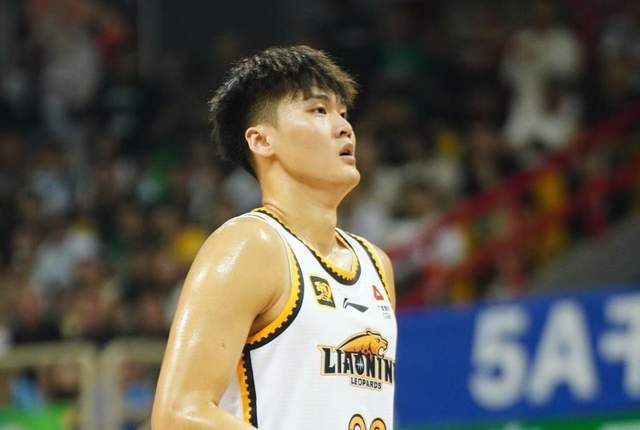 首秀1分，辽宁男篮新援仍有亮点 张陈治锋能吃饼缺防守 付豪转型