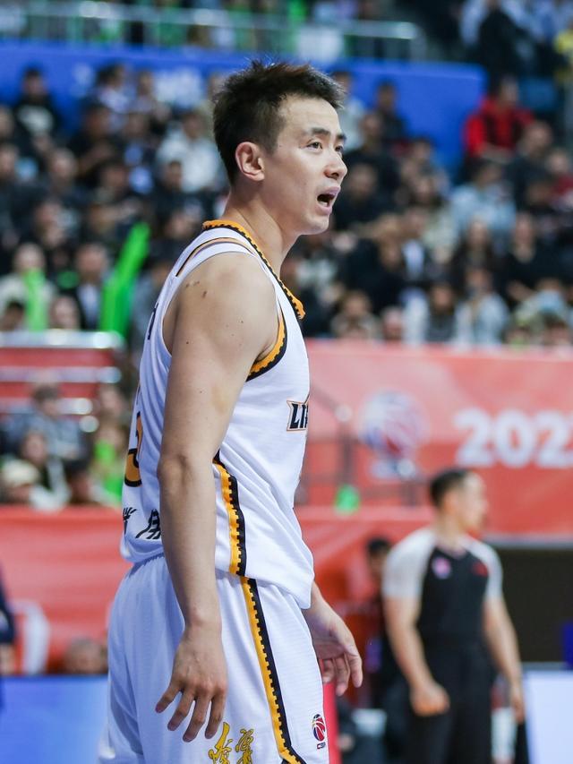 媒体人：赵继伟将接任韩德君成为辽宁男篮新一任球队队长