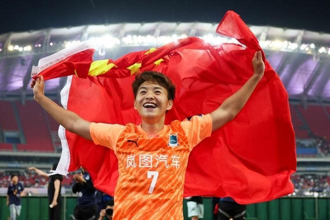 第2次當(dāng)選？30歲王霜入圍亞洲足球小姐3人候選！率隊(duì)問(wèn)鼎女足亞冠