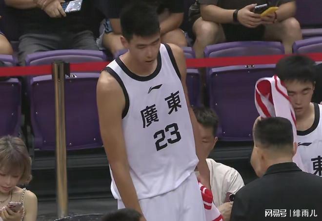 完爆加拿大男篮！广东队“新中锋”打服杜锋，朱芳雨正式点名要他