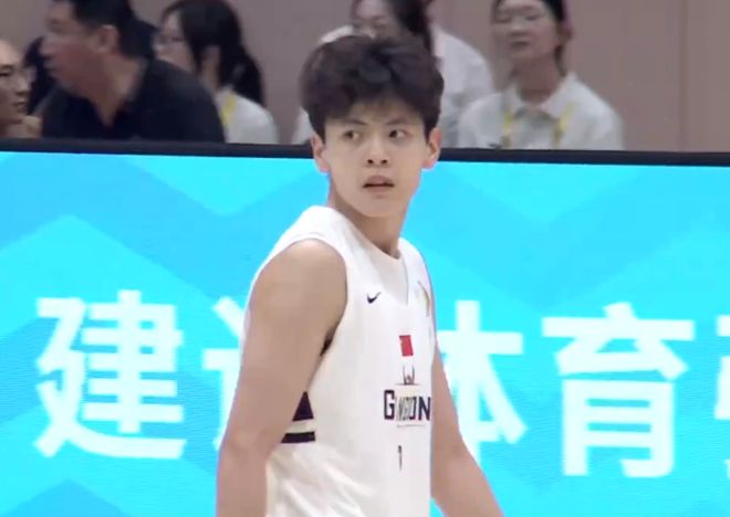 广东女篮赢日本队28分夺冠！郑薇赛后点评，道出4个赢球原因