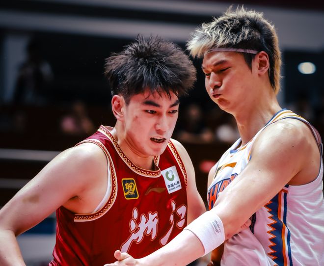 上海61-76浙江遭1喜3忧！王哲林状态拉满，张镇麟状态不佳！