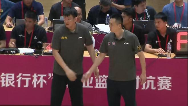 五菜鸟干翻上海队！张镇麟再次表现拉胯，沪蜜急了：能不能退货他