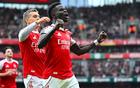 2个2-0 1个2-1！英超变天：榜首易主，曼联回正轨 冠军赔率乱套了