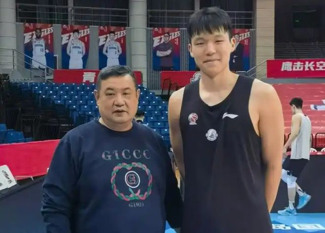 杨瀚森回应恩师徐长锁去世：难过夹杂回忆涌心头 您的话我都记着