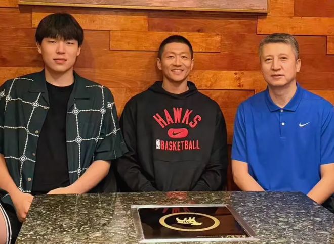 中国男篮助教李昂晒图，陪同郭士强在美考察期间探望杨瀚森
