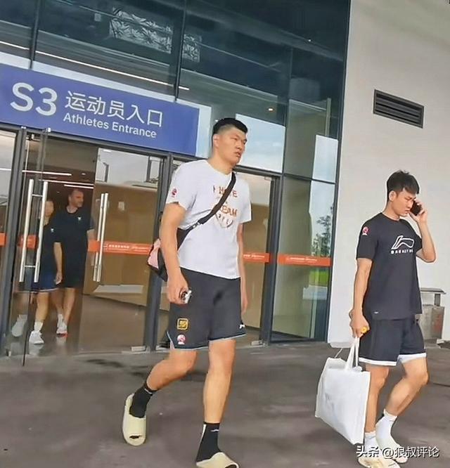 内线强援陆续到位！刘传兴、李炎哲现身广东男篮全运阵容
