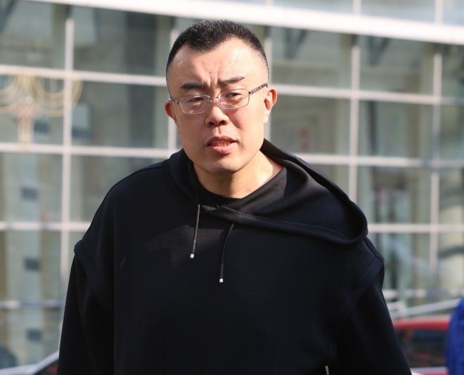 辽篮启程丹东！韩德君随队，赵继伟暖心签名，对阵川京鲁遇考验！