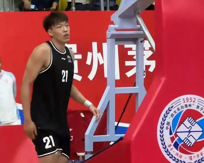 杜锋真会整活！张昊配张文逸无球权，内线上两站桩，全运会别瞎搞
