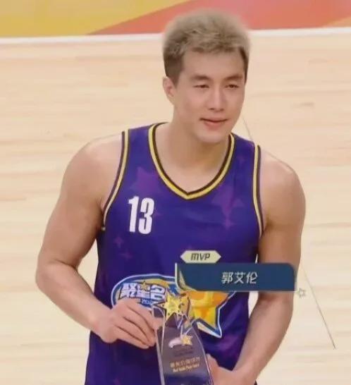 40+5！郭艾倫頂薪合同年！人家依然中國(guó)頂級(jí)后衛(wèi)