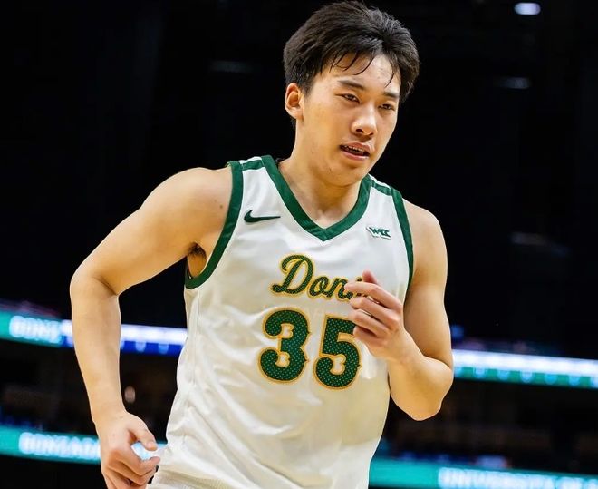 创NCAA生涯新高!男篮双星王俊杰23分12罚11中 赵维伦0+0+0+0+0