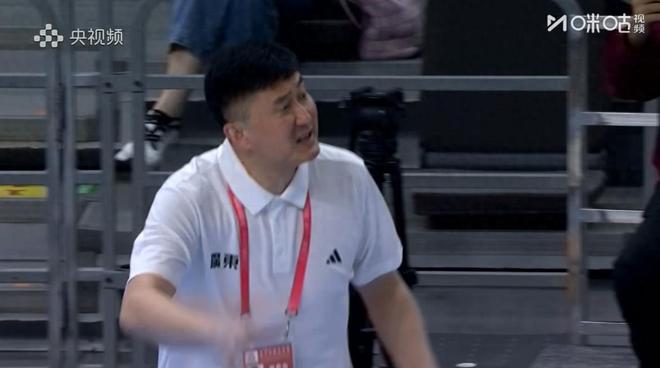 有趣！小组赛装死，淘汰赛爆发，砍全队最高19分，粤蜜：他不装了