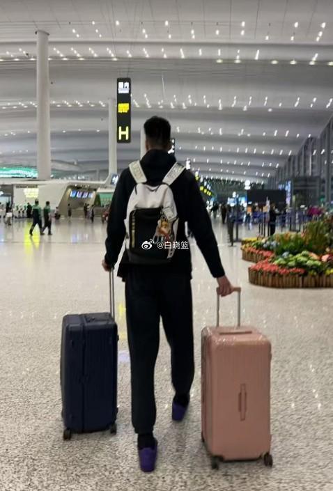 媒体人：余嘉豪已启程返回西班牙，不参加今天的全运会决赛