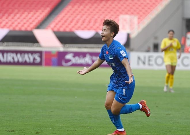 武汉女足亚冠首胜！2战不败4分领跑，王霜双响炮，跨季5战不败
