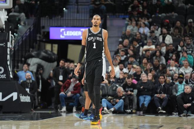 锡安24+10力压文班！鹈鹕客场擒马刺，关键卡位战展露强队本色