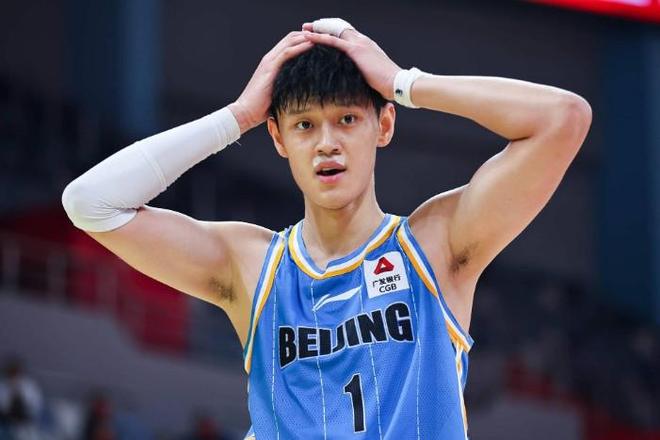 媒体人：曾凡博预计在不久后赴美，为加入篮网训练营做充分准备
