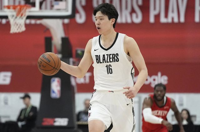 美体育专家指出：现役中锋排名杨瀚森高过艾顿，湖人尴尬不？