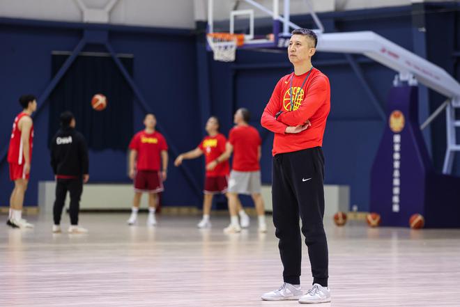 中国男篮亚洲杯12主力已明朗，4锋线3中锋领衔，徐杰杜润旺恐落选