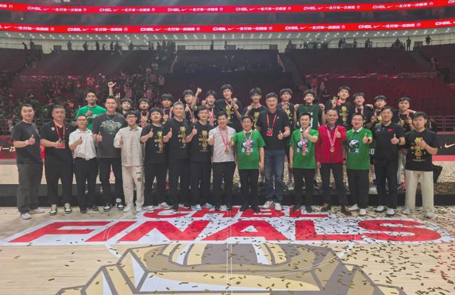 广东休赛期三把火！破格提拔两大新王牌，杜锋徐杰不装摊牌了
