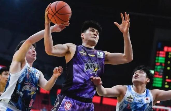 CBA大交易！陈国豪将加盟广州龙狮队，可能和崔永熙互换