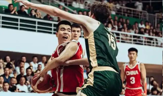 亚洲杯入选最佳阵容,U17决赛狂轰30+9+4,上海该把此人送出国了