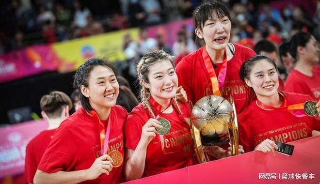 女篮又迎一大利好!宫鲁鸣举双手赞成:国手抱团模式恐被瓦解?