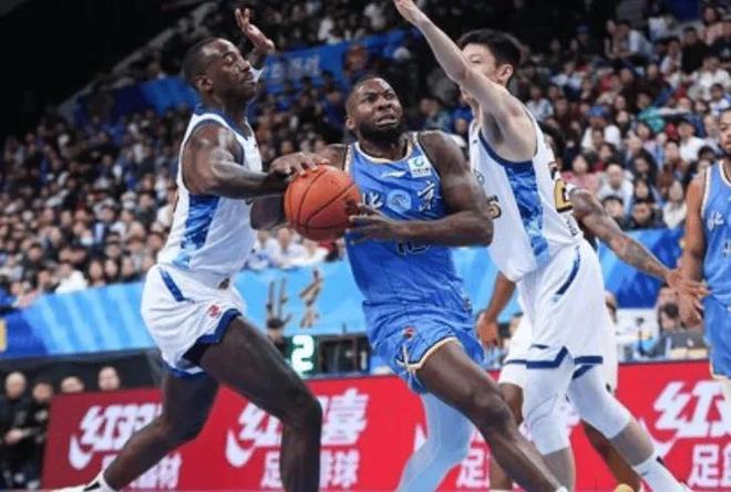 布朗殺瘋，反觀北京外援太拉！杰曼包夾就崩，斯佩爾曼一塌糊涂！