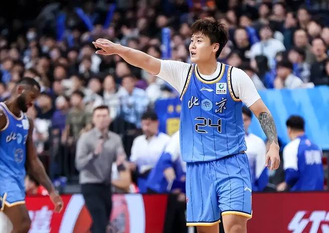 廣東3消息！北京給杜鋒下馬威，朱芳雨又有大手筆，張昊最新傷情