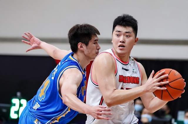 給機會不中用！廣東男籃爭議鋒線越打越差，七個賽季還沒打成核心