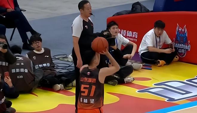 瓊斯驗貨成功，克里斯回國治傷，鮑威爾離隊，山東男籃新外援確定