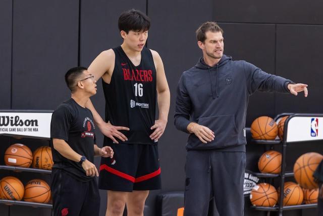开拓者主帅:暂不增加小杨时间 常规赛和夏联不同
