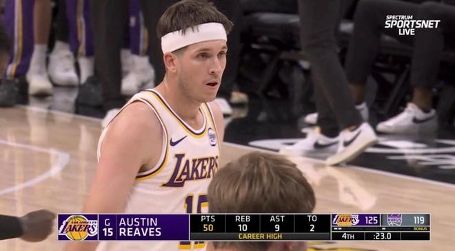 对比悬殊,湖人国王罚球比46-18,里夫斯一人获得22次罚球