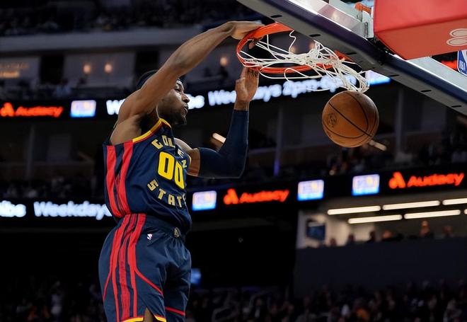 ESPN记者：库明加的合同太特殊了，他很容易成为被交易的对象