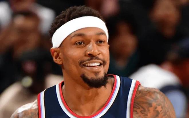 500万捡个累赘，快船再让他首发，雷霆能拿状元签