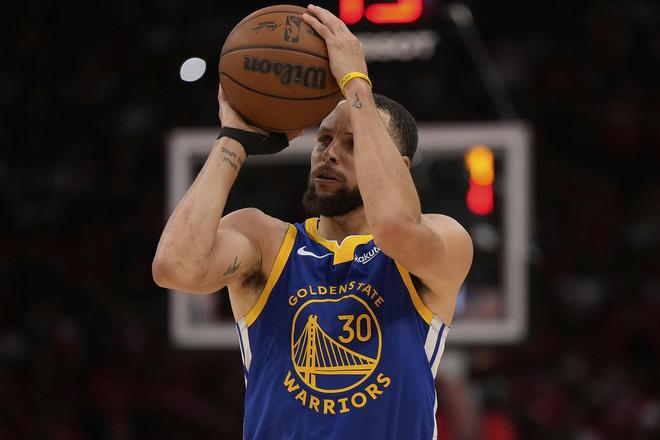 库里：不会说自己不关注进NBA得分榜前10 但争冠才是我坚持的原因