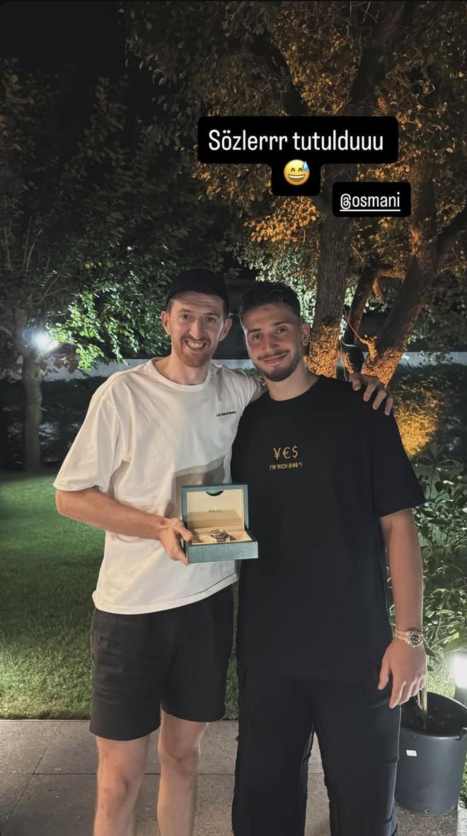 信守承诺！申京为土耳其队友奥斯曼尼送上劳力士手表