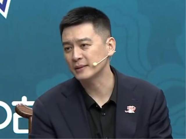 楊鳴休賽季太忙碌！NBA+CBA連軸轉(zhuǎn)，G2將搭檔邱彪解說總決賽！