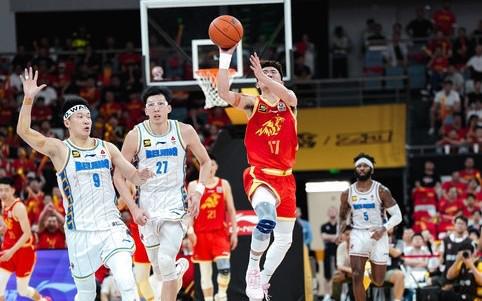 目前1-1平，16-17賽季后7場(chǎng)4勝制總決賽連續(xù)6次橫掃終結(jié)