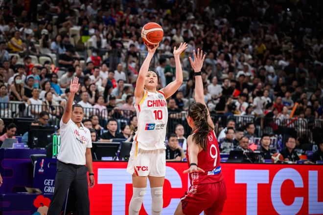 又美又能打！中國(guó)女籃又出25歲1米86新王牌：命中率100%+4次搶斷
